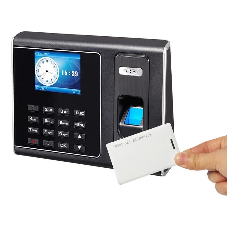 Os empregados perfuram o relógio de ponto biométrico Desktop da impressão digital